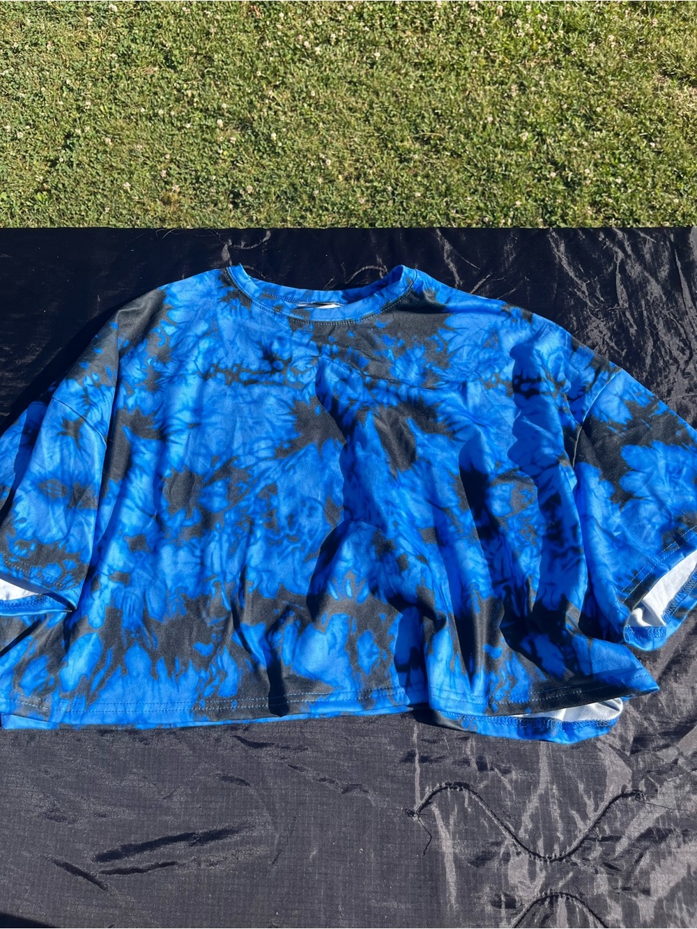 Blue Tie-Dye Cropped Women’s Tee - Casual Short Sleeve Top